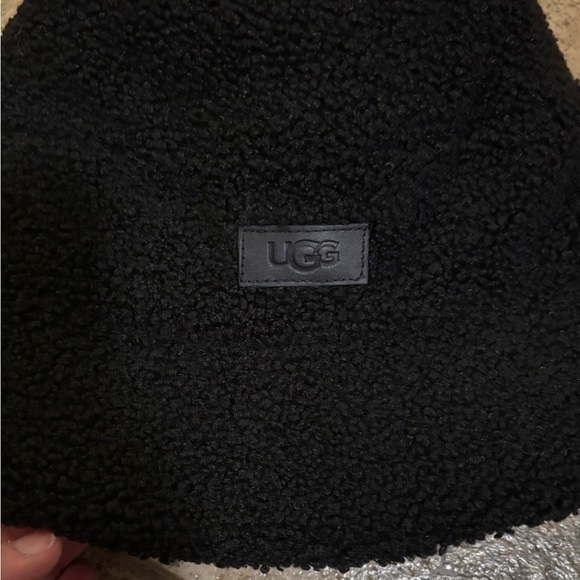 NWT UGG Women\'s Reversible Fabric and Sherpa Bucket Hat sz L/XL main image 5